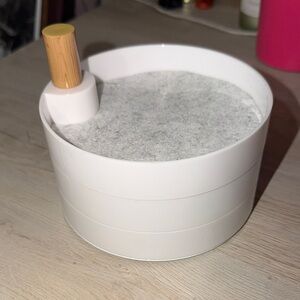 White and Gray jewelry organizer